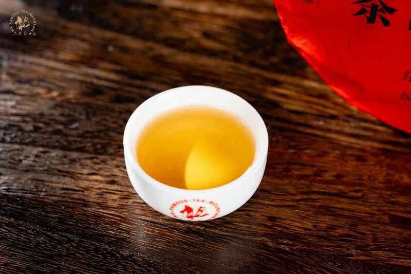 六大茶山银蛇饼茶,灵蛇舞春晖,茶礼兆丰年! brand_alt_mark