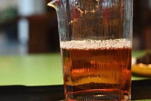 普洱生茶提神效果强，熟茶更安神