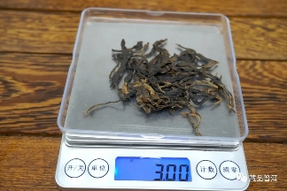 06年勐库母树茶春母，早年冰岛料压制，到底好不好？开汤审评来了