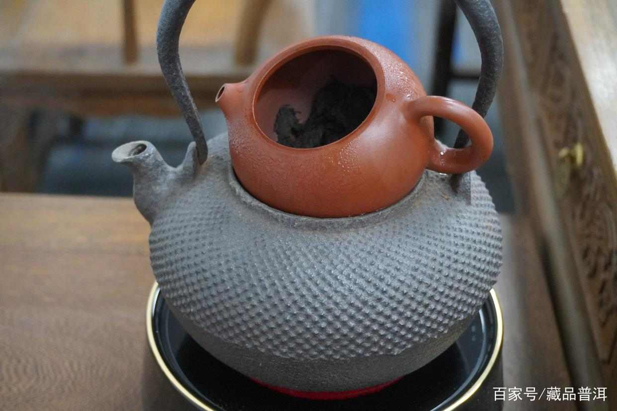 老熟茶怎么冲泡更好喝？以05年红大益7572熟饼为例，纯经验分享