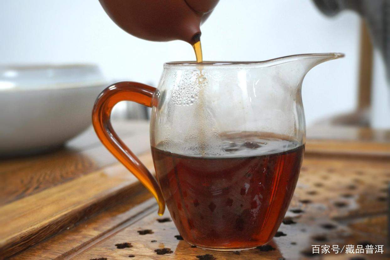 老熟茶怎么冲泡更好喝？以05年红大益7572熟饼为例，纯经验分享
