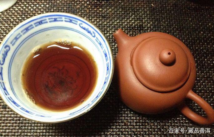 8592紫天熟饼:30年陈化成经典,国营老勐海茶厂的熟茶代表作 8592紫天熟饼:30年陈化成经典,国营老勐海茶厂的熟茶代表作