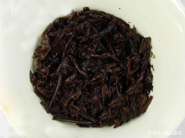 8592紫天熟饼:30年陈化成经典,国营老勐海茶厂的熟茶代表作 8592紫天熟饼:30年陈化成经典,国营老勐海茶厂的熟茶代表作