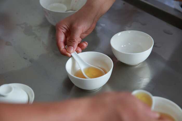 揭秘武夷岩茶独特的“上市时差”与“岩韵”密码