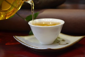 喝到麻舌头、锁喉的茶，别只怪农药！