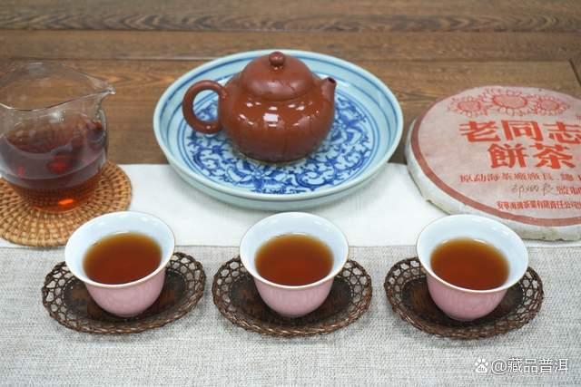 老同志彩版熟饼品鉴：经典普洱茶的口感与陈香
