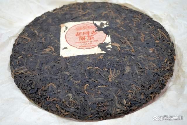老同志彩版熟饼品鉴：经典普洱茶的口感与陈香