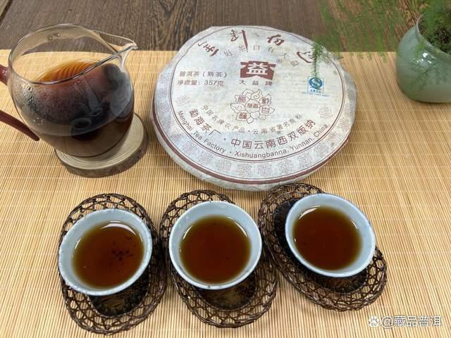 大益金针白莲与7572熟茶对比评测，用料工艺差异明显