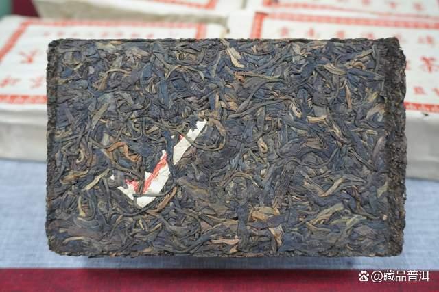 澳门华联青砖普洱茶的传奇历史与2004年野生砖品鉴