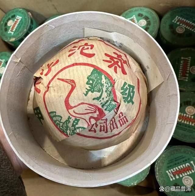 2000年下关绿盒甲沱深度解析,经典老生茶收藏价值 2000年下关绿盒甲沱深度解析,经典老生茶收藏价值