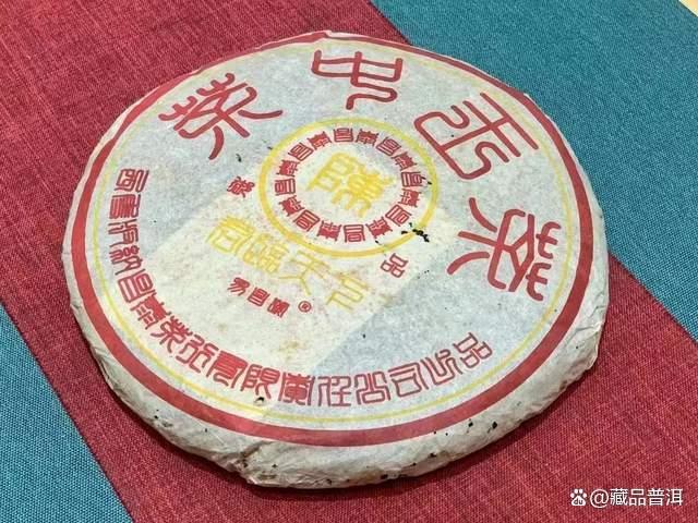昌泰2004年茶中王橡筋饼深度解析，易武古树茶王者风范