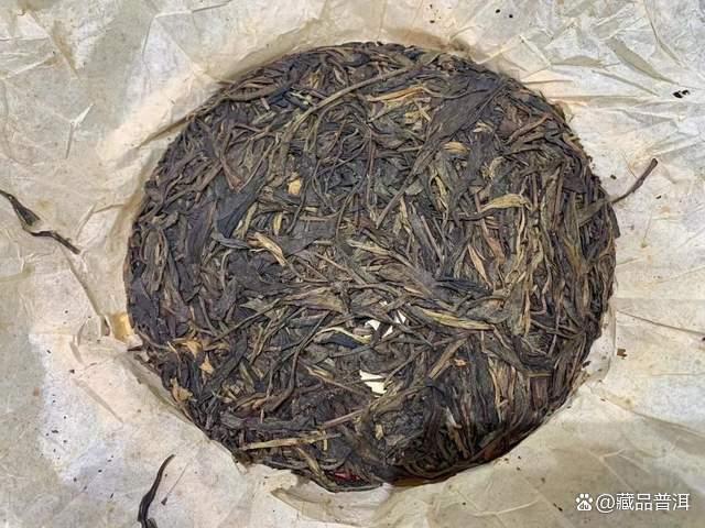 昌泰2004年茶中王橡筋饼深度解析，易武古树茶王者风范
