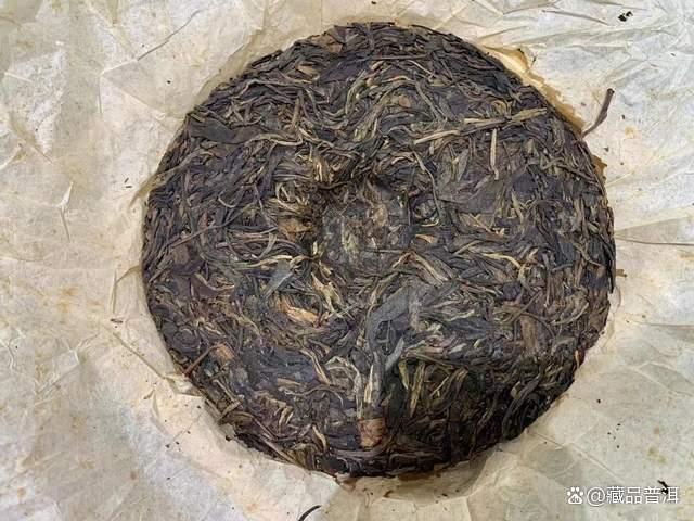 昌泰2004年茶中王橡筋饼深度解析，易武古树茶王者风范