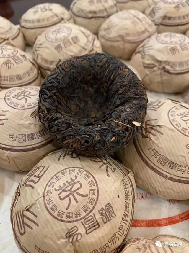 99易昌号普洱茶家族全解析：从标准饼茶到小歪沱的传奇故事