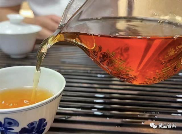 2005年大益金色韵象小绿金深度解析,改制元年经典茶品回顾 2005年大益金色韵象小绿金深度解析,改制元年经典茶品回顾