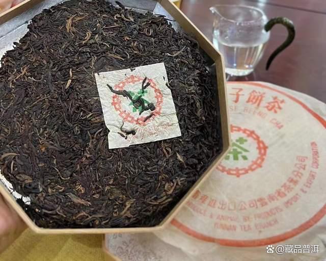 88青饼为什么被称为干仓普洱茶鼻祖?传奇背后的故事揭秘 88青饼为什么被称为干仓普洱茶鼻祖?传奇背后的故事揭秘