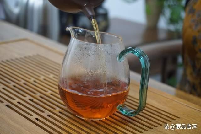 普洱茶醒茶方法详解：新茶老茶熟茶如何正确醒茶提升口感