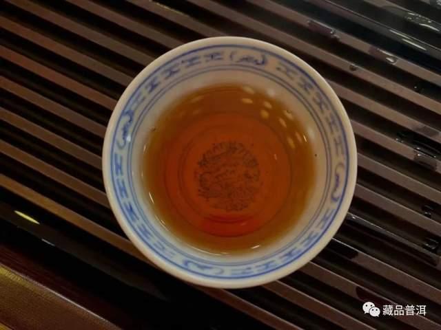 96紫大益普洱茶传奇：第一款大益茶饼的包装特征与品鉴价值