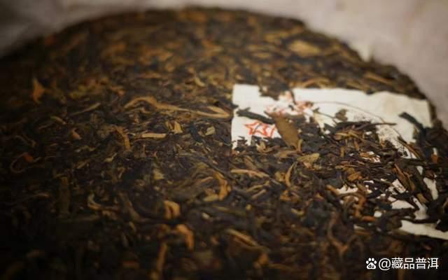 六星孔雀班章普洱茶传奇：从低调问世到价格飙升的王者之路