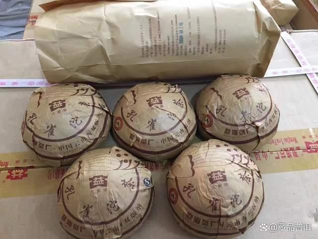 2009年三款普洱明星茶盘点：大益7542孔雀沱陈升号牛砖