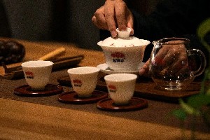 盖碗泡茶总是被烫手？选对盖碗的三个关键要点