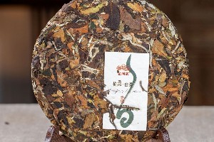 白茶压饼工艺详解：从散茶到茶饼的制作流程与品质变化