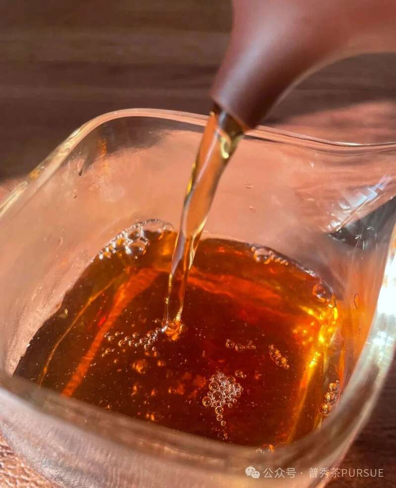 普洱茶新陈转化的科学奥秘:新茶如何蜕变醇香老茶 茶理研究 普洱茶越陈越香的秘密