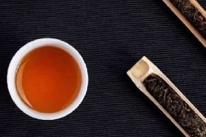 普洱茶新陈转化的科学奥秘：新茶如何蜕变醇香老茶
