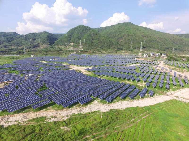 光伏茶园技术发展前景分析:发电与茶叶种植双重收益模式 茶园光伏技术应用研究进展与展望