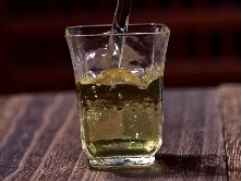 糯伍老寨台地茶:高山云雾滋养的高性价比普洱茶 临沧茶区:冰岛糯伍老寨台地春茶