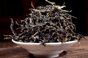 落水洞台地茶的独特魅力：溶洞暗河滋养的易武茶香