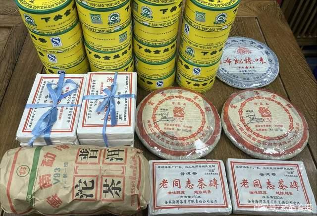 普洱茶包装演变历程:从古董茶简朴包装到现代精美设计 普洱茶包装演变历程:从古董茶简朴包装到现代精美设计