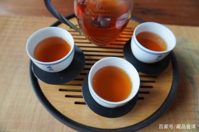 普洱茶中期茶选购指南:10-20年陈化价值解析 普洱茶中期茶选购指南:10-20年陈化价值解析