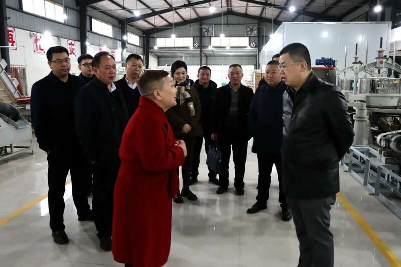 正安县委书记调研茶产业发展 强调用人工智能技术赋能企业升级 正安县委主要领导到茶企调研