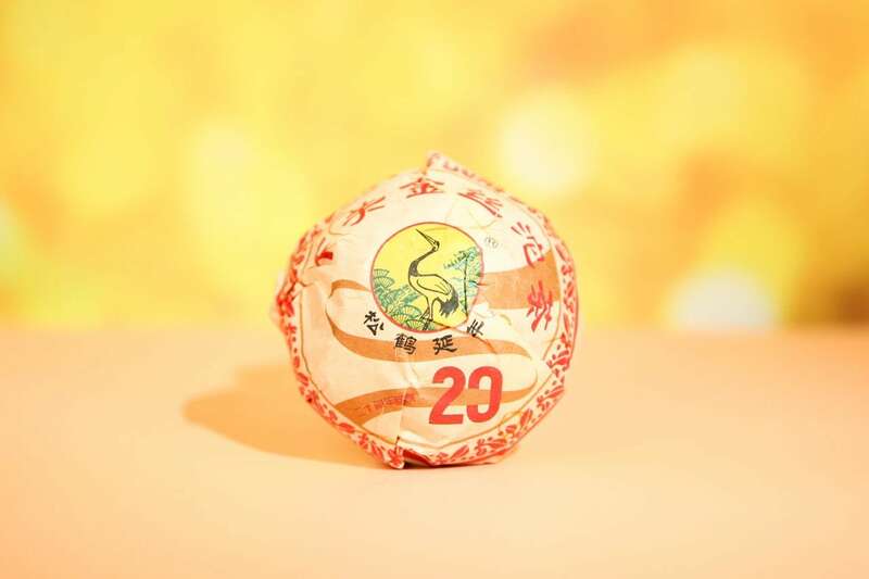 金丝沱茶二十年经典传承,布朗古树料成就茶中传奇 下关金丝沱茶 二十年经典再现,一缕金丝,万重茶香!