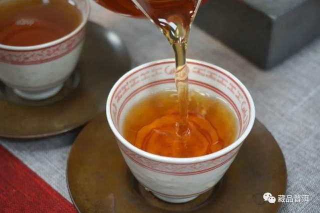 中老期普洱茶整件购买验收指南:5步辨别真伪品质 中老期普洱茶整件购买验收指南:5步辨别真伪品质