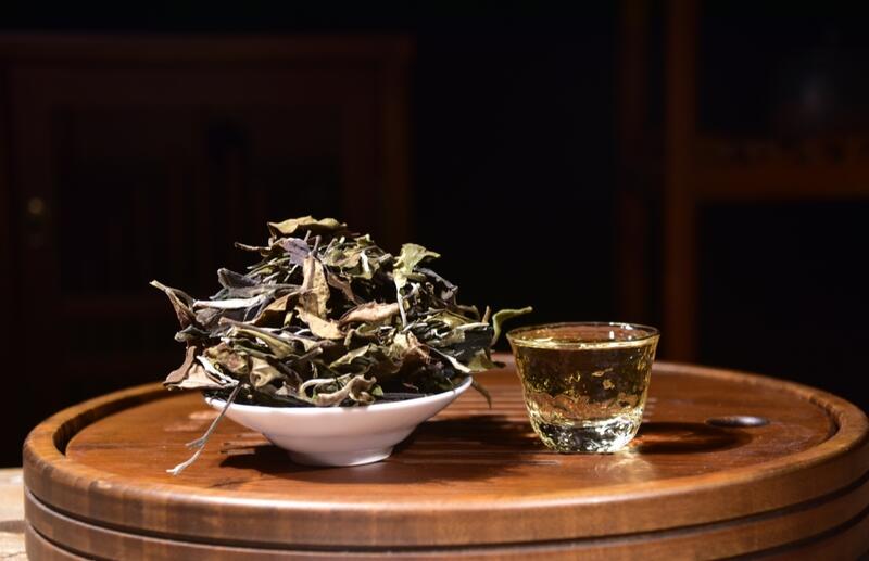 滑竹梁子茶的特点详解:高山古树茶的香气滋味与品质特征 2024年滑竹梁子大树白茶