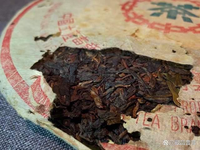 雪印青饼普洱茶详解：80年代7532配方珍品解析