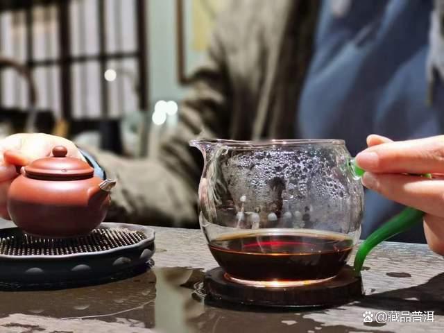 雪印青饼普洱茶详解：80年代7532配方珍品解析