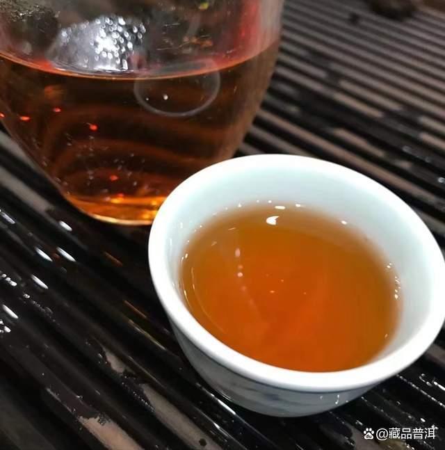 2000年橙中橙印青饼解析,勐海茶厂花香普洱茶经典之作 2000年橙中橙印青饼解析,勐海茶厂花香普洱茶经典之作