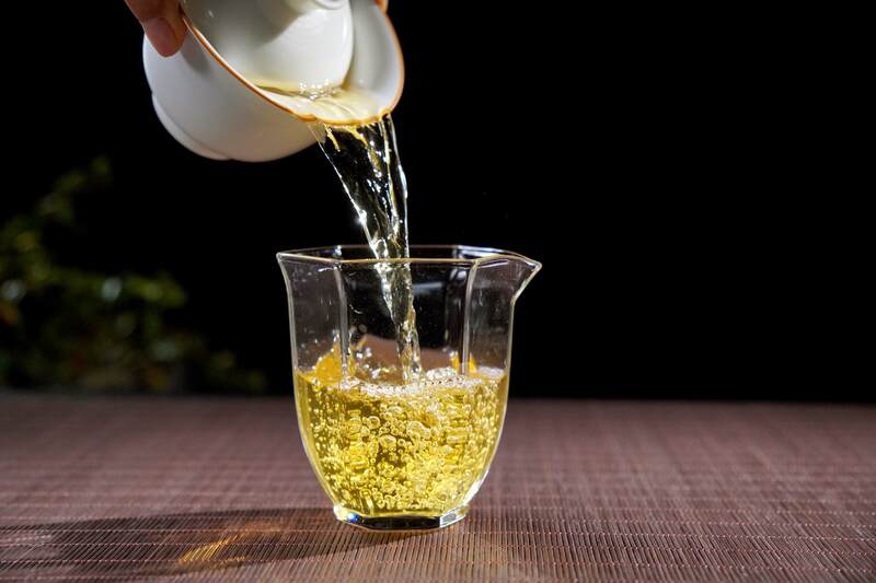 孔雀普洱茶品质解析:高端原料工艺与独特口感体验 2024年一头大象孔雀龙珠生茶