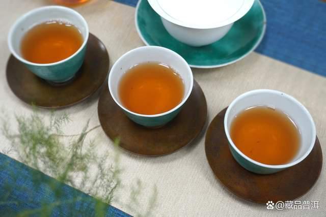 八角亭2003年银毫饼口感评测 古树普洱茶的经典之作 八角亭2003年银毫饼口感评测 古树普洱茶的经典之作