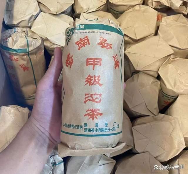 大益2003年甲级沱茶品鉴 19年陈期经典生沱特点解析 大益2003年甲级沱茶品鉴 19年陈期经典生沱特点解析