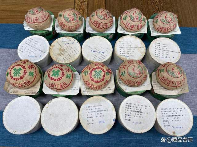 辨识下关老沱茶,这3个重要年份请记住!下关1998年绿盒甲沱鉴赏 辨识下关老沱茶,这3个重要年份请记住!下关1998年绿盒甲沱鉴赏