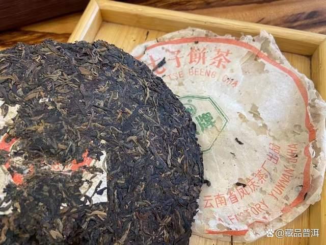 96凤牌青饼传奇：凤庆茶厂经典老茶，20年陈化普洱藏品