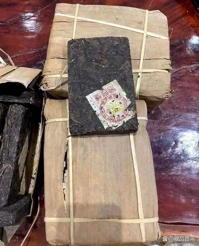 99易昌号黄片砖深度品鉴，易武野生茶料的陈年魅力