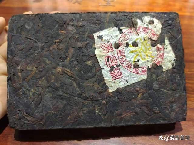 99易昌号黄片砖深度品鉴，易武野生茶料的陈年魅力