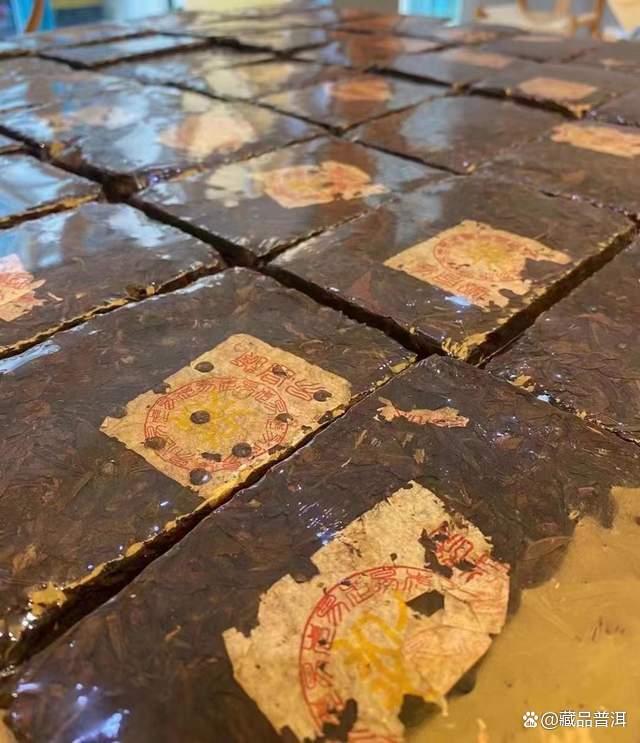 99易昌号黄片砖深度品鉴，易武野生茶料的陈年魅力
