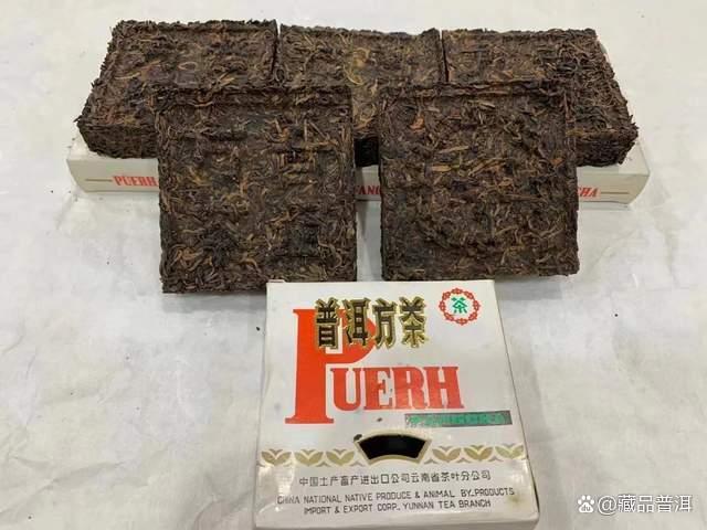 2002年大益紫斑砖普洱方茶品质解析，国营勐海茶厂末期佳作