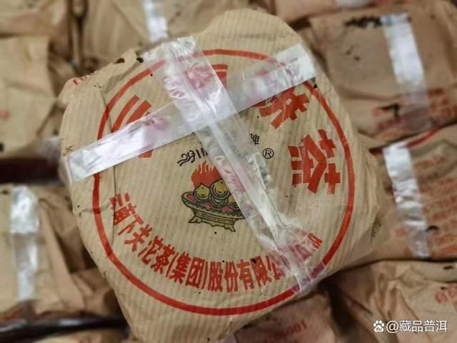 下关2006年宝焰牌小铁饼，延续03年首批风格！堪称中期茶潜力股